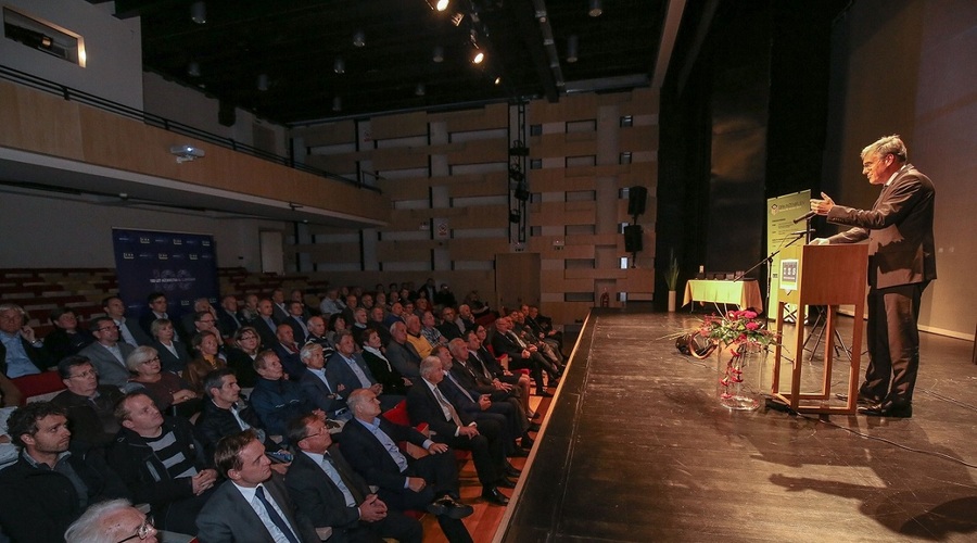 V narodnem domu Mežica so se zbrali inženirji iz vse Slovenije. (foto: Saša Despot, mediaspeed)