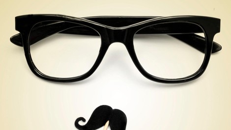 Movember, dobrodelnost in nega v času, ko si moški puščajo košato okrasje!