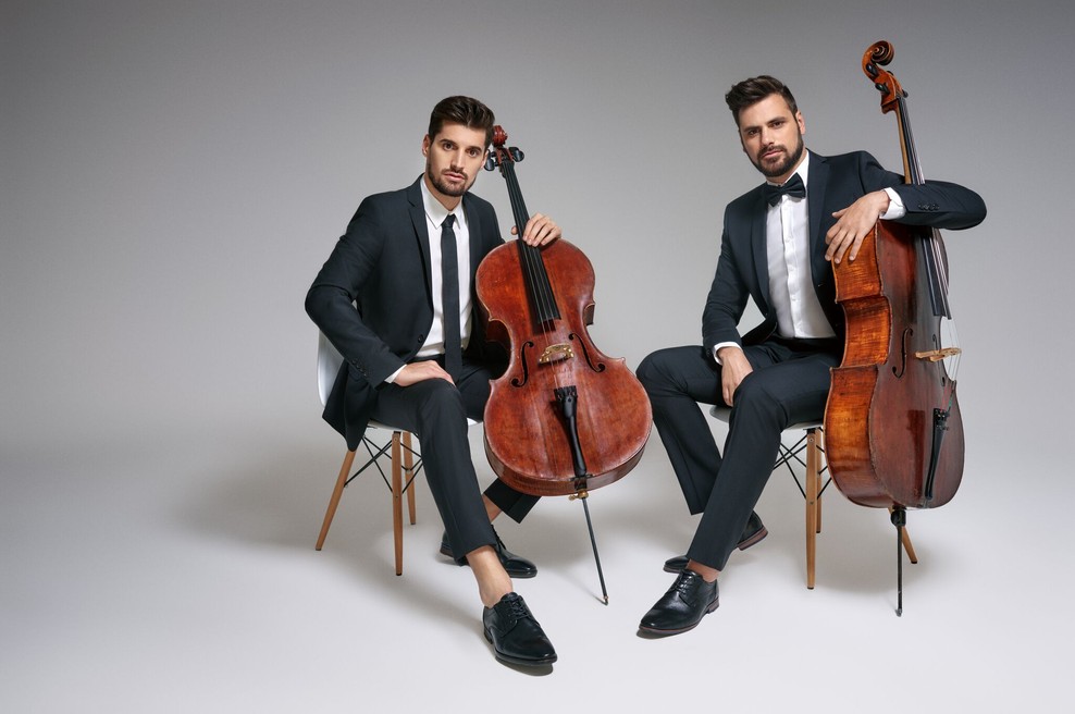 2CELLOS v novem videu 'Cinema Paradiso' gosti Oliverja Dragojevića (foto: 2Cellos Press)