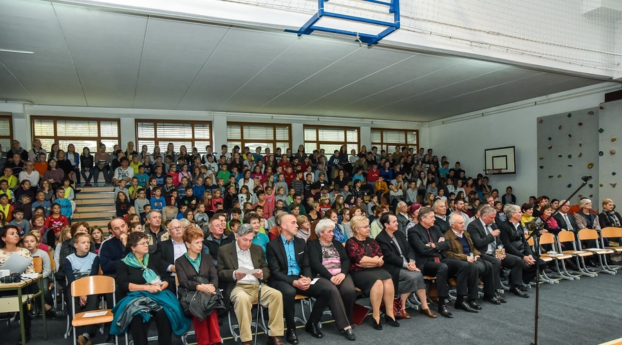 Pred okriljem obeležja je v telovadnici OŠ Žužemberk potekala tudi kulturna prireditev. (foto: Dejan Maver)