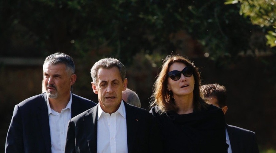 Carlo Bruni Sarkozy na glasbeni turneji spremlja hčerka (foto: profimedia)