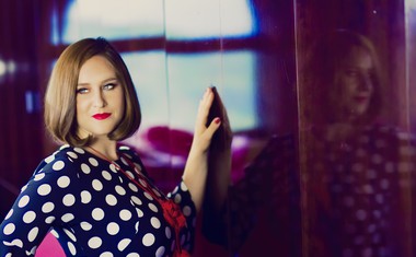 Anette z videospotom za singel 'Ljubim'