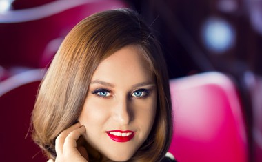 Anette z videospotom za singel 'Ljubim'