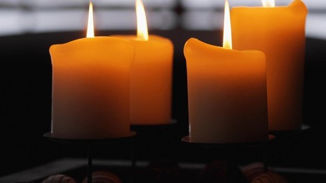 Svečka v znak solidarnosti s svojci, ki jih je prizadel samomor bližnjega!