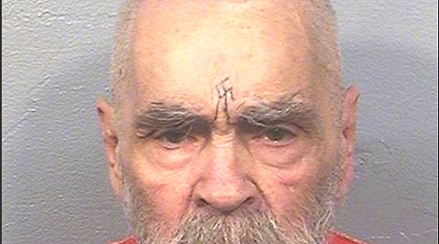 Razvpiti serijski morilec Charles Manson na smrtni postelji! (foto: profimedia)