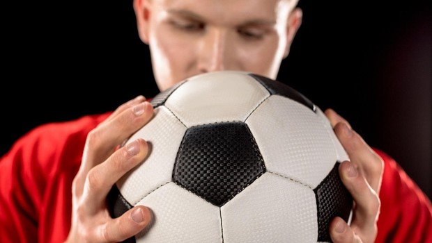 V Veliki Britaniji bodo preverili povezavo med nogometnimi poškodbami glave in demenco! (foto: profimedia)