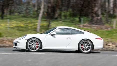 Jamajčan s Porschejem po dolenjski avtocesti z 239 kilometri na uro