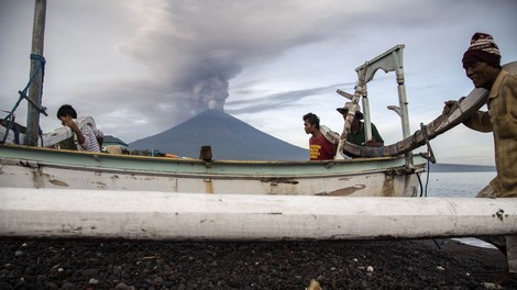Na Baliju v strahu pred izbruhom vulkana odredili evakuacijo 100.000 ljudi