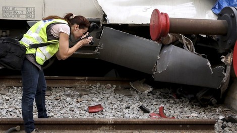 Več ranjenih v iztirjenju vlaka na jugu Španije