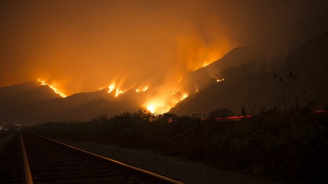 Požari v Kaliforniji dosegli tudi domove bogatašev v Bel Airu