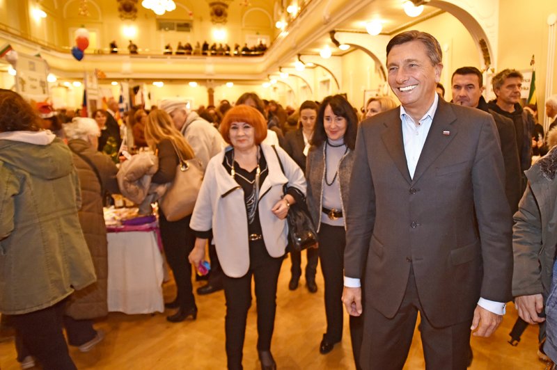 Tudi Borut Pahor doma vihti kuhalnico! (foto: Aleksandra Saša Prelesnik)