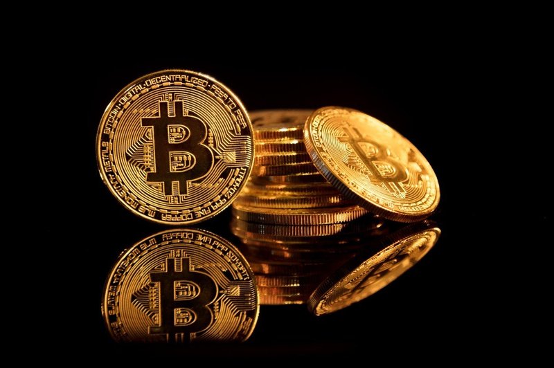 Ekonomisti, bančniki in politiki pozivajo k regulaciji bitcoina (foto: profimedia)