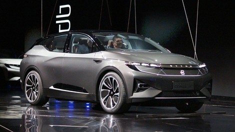 Kitajski startup razvil pametni avto, ki bo stal 45.000 dolarjev!