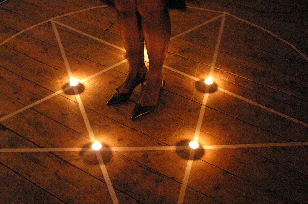 Kefalonija: Našli trupli mladega para - sumijo na satanistični obred (foto: Profimedia)
