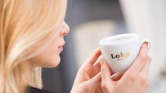 Ameriški dermatolog dr. Gary Goldfaden trdi: "S skodelico kave na dan boste lepši in bolj zdravi!"