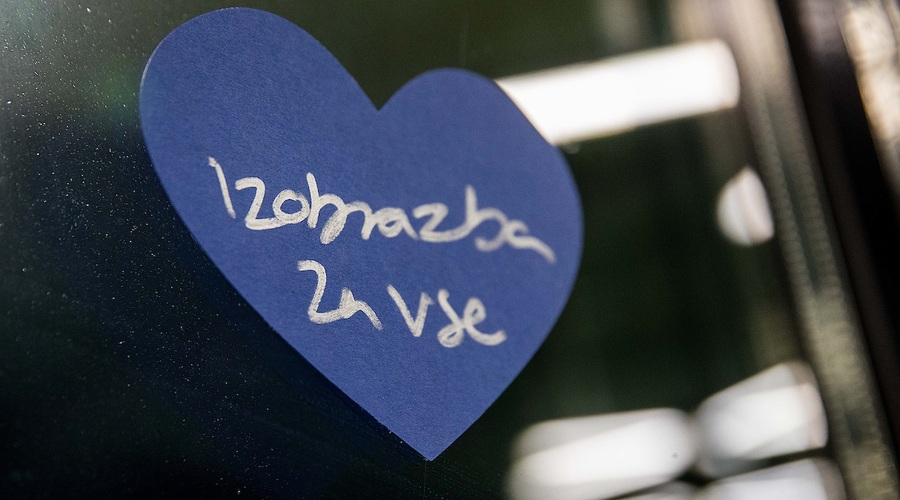 Februar bo mesec modrih src! (foto: NIvea)