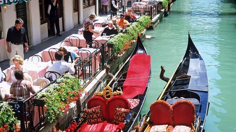 Skupina turistov v Benetkah poklicala policijo, ko so za štiri kosila dobili račun za 1.100 evrov!