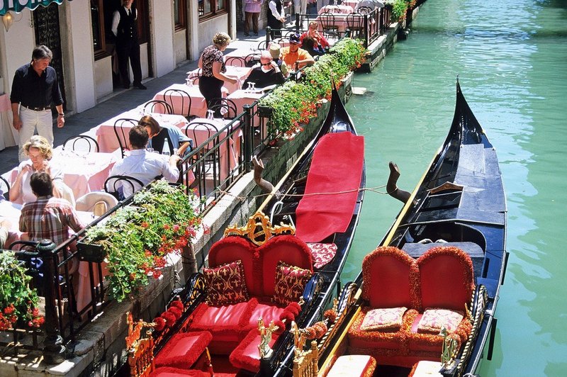 Skupina turistov v Benetkah poklicala policijo, ko so za štiri kosila dobili račun za 1.100 evrov! (foto: Profimedia)