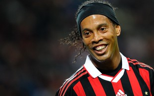 Poslovil se je nogometni čarovnik Ronaldinho