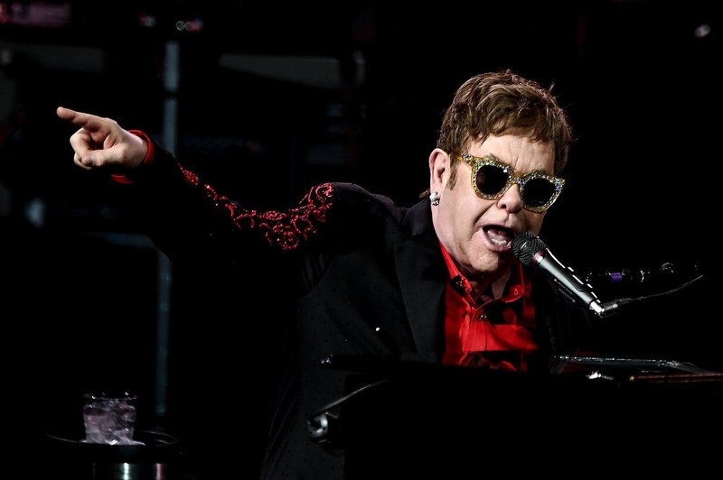 70-letni Elton John se po 50 letih poslavlja od koncertnih odrov (foto: profimedia)