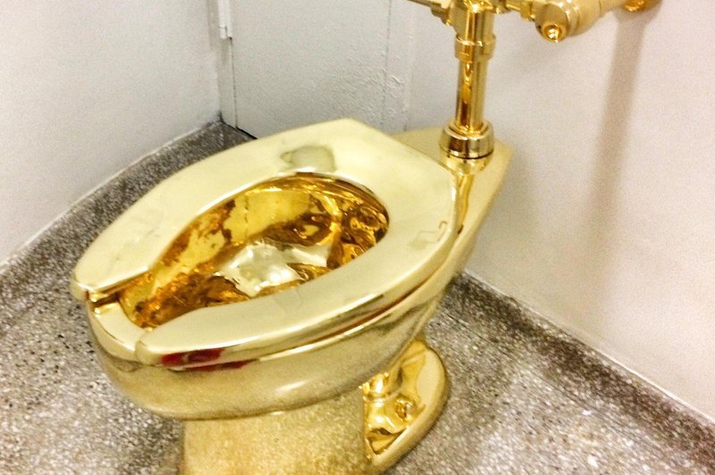 Newyorški muzej Trumpu namesto Van Gogha ponudil zlato straniščno školjko (foto: profimedia)