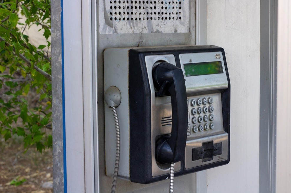 Le še vsak stoti Slovenec kdaj uporabi telefonsko govorilnico! (foto: profimedia)