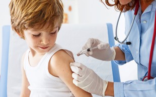 Razprava o cepljenju: Za več znanja in pojasnjevanja