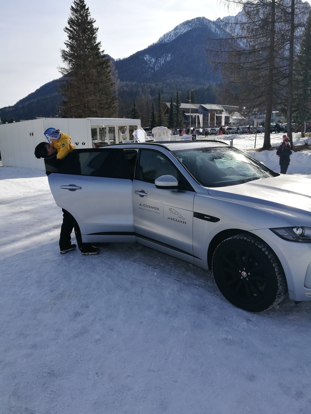 Družinsko obarvani Čarobni dan v Kranjski Gori je privabil več kot 10.000 obiskovalcev.