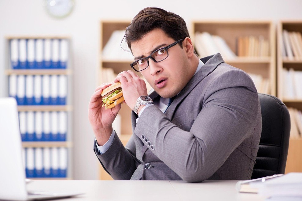 Če delo opravljamo stoje, shujšamo tudi do 2,5 kilograma letno! (foto: profimedia)
