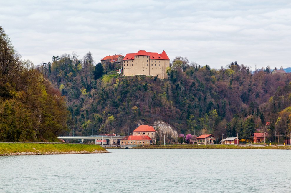 Raziščimo skrivnostno preteklost gradu Rajhenburg (foto: Shutterstock)