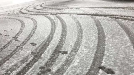 Sneg povzroča največ preglavic na cestah, še posebno na primorski avtocesti!