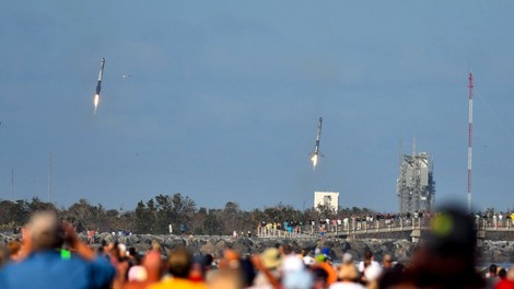 Space X z raketo Falcon Heavy poslal v vesolje avtomobil