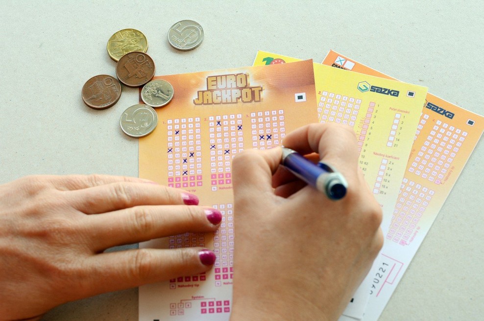 90 milijonov evrov vreden Eurojackpot si je razdelilo pet Fincev! (foto: profimedia)