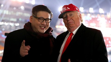 Na odprtju zimskih olimpijskih iger 'blestela' oponašalca Kim Jong Una in Donalda Trumpa!