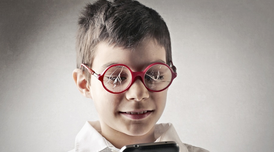 Digitalna tehnologija - je vaš otrok zasvojen z njo? (foto: Shutterstock)