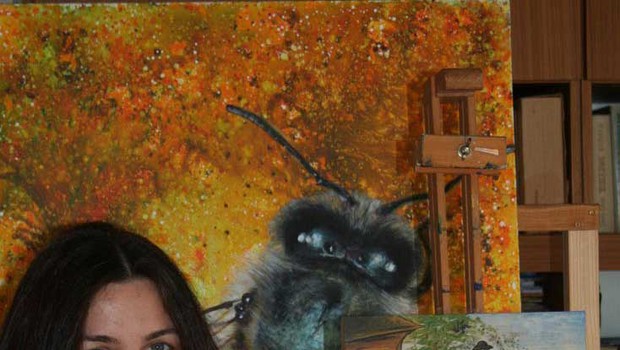 Anja Bunderla v umetnost vključuje - čebele! (foto: Osebni arhiv)