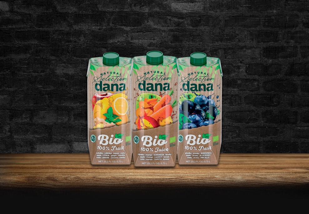 Zanimivo je sicer, da slovenski trg široke potrošnje vsako leto preplavi med 15 in 20 tisoč novih, izboljšanih ali spremenjenih izdelkov, a se po nekaterih podatkih iz prodaje v prvem letu umakne kar 80 % teh. To je le še eden od dokazov, da izdelki danes le s težavo prepričajo potrošnike, prav zato številna podjetja veliko svojega časa in truda namenjajo novostim in sledenju trendov. Z inovacijami in izboljšavami pa se z roko v roki sprehajajo tudi marketinški prijemi, ki vedno znova iščejo nove kreativne pristope k predajanju sporočila določenega podjetja. Letos je pečat prejelo 24 izdelkov v 24 kategorijah iz sektorja hitre potrošnje, ki zaobjema kategorije od hrane, pijače do izdelkov za osebno nego, gospodinjskih pripomočkov, izdelkov za gospodinjstvo ... Izdelke vam predstavljamo v nadaljevanju.