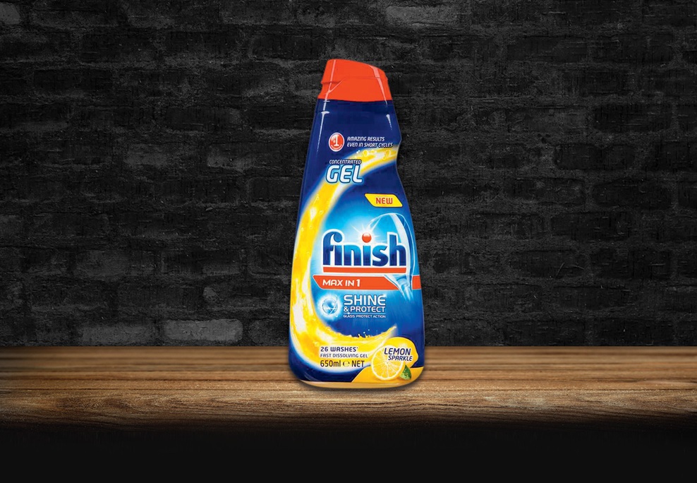 Zanimivo je sicer, da slovenski trg široke potrošnje vsako leto preplavi med 15 in 20 tisoč novih, izboljšanih ali spremenjenih izdelkov, a se po nekaterih podatkih iz prodaje v prvem letu umakne kar 80 % teh. To je le še eden od dokazov, da izdelki danes le s težavo prepričajo potrošnike, prav zato številna podjetja veliko svojega časa in truda namenjajo novostim in sledenju trendov. Z inovacijami in izboljšavami pa se z roko v roki sprehajajo tudi marketinški prijemi, ki vedno znova iščejo nove kreativne pristope k predajanju sporočila določenega podjetja. Letos je pečat prejelo 24 izdelkov v 24 kategorijah iz sektorja hitre potrošnje, ki zaobjema kategorije od hrane, pijače do izdelkov za osebno nego, gospodinjskih pripomočkov, izdelkov za gospodinjstvo ... Izdelke vam predstavljamo v nadaljevanju.