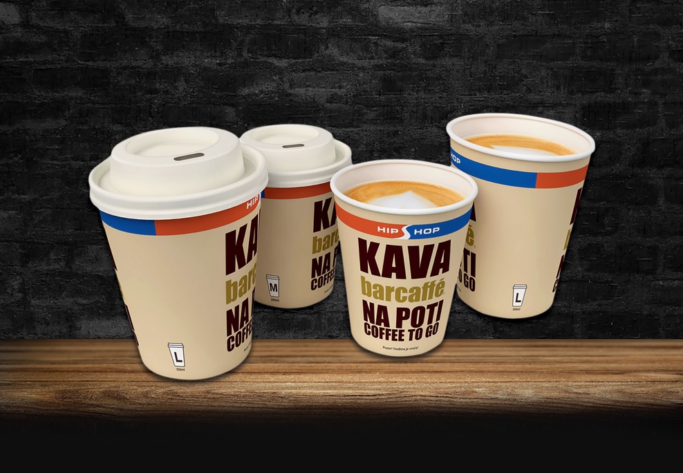 Zanimivo je sicer, da slovenski trg široke potrošnje vsako leto preplavi med 15 in 20 tisoč novih, izboljšanih ali spremenjenih izdelkov, a se po nekaterih podatkih iz prodaje v prvem letu umakne kar 80 % teh. To je le še eden od dokazov, da izdelki danes le s težavo prepričajo potrošnike, prav zato številna podjetja veliko svojega časa in truda namenjajo novostim in sledenju trendov. Z inovacijami in izboljšavami pa se z roko v roki sprehajajo tudi marketinški prijemi, ki vedno znova iščejo nove kreativne pristope k predajanju sporočila določenega podjetja. Letos je pečat prejelo 24 izdelkov v 24 kategorijah iz sektorja hitre potrošnje, ki zaobjema kategorije od hrane, pijače do izdelkov za osebno nego, gospodinjskih pripomočkov, izdelkov za gospodinjstvo ... Izdelke vam predstavljamo v nadaljevanju.