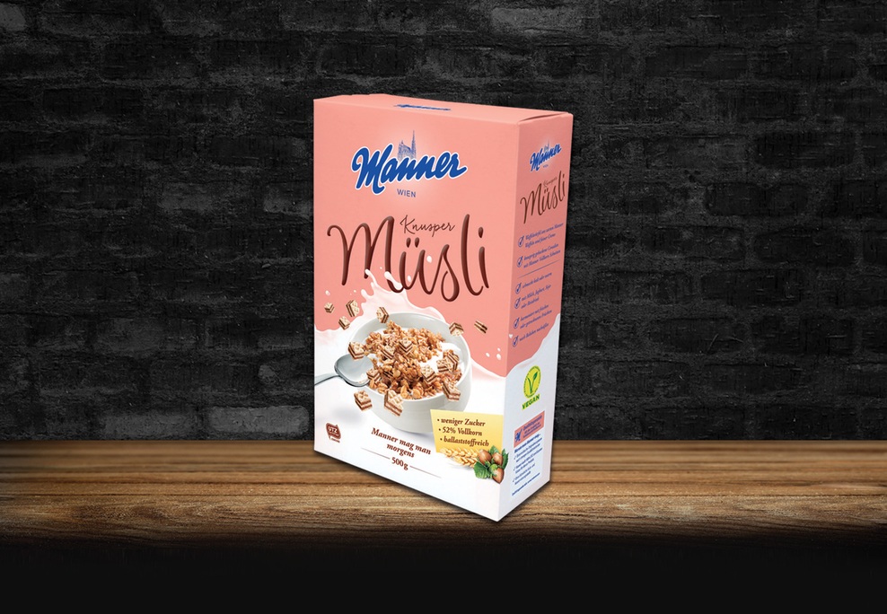 Zanimivo je sicer, da slovenski trg široke potrošnje vsako leto preplavi med 15 in 20 tisoč novih, izboljšanih ali spremenjenih izdelkov, a se po nekaterih podatkih iz prodaje v prvem letu umakne kar 80 % teh. To je le še eden od dokazov, da izdelki danes le s težavo prepričajo potrošnike, prav zato številna podjetja veliko svojega časa in truda namenjajo novostim in sledenju trendov. Z inovacijami in izboljšavami pa se z roko v roki sprehajajo tudi marketinški prijemi, ki vedno znova iščejo nove kreativne pristope k predajanju sporočila določenega podjetja. Letos je pečat prejelo 24 izdelkov v 24 kategorijah iz sektorja hitre potrošnje, ki zaobjema kategorije od hrane, pijače do izdelkov za osebno nego, gospodinjskih pripomočkov, izdelkov za gospodinjstvo ... Izdelke vam predstavljamo v nadaljevanju.