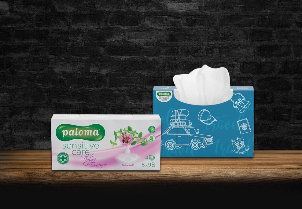 Zanimivo je sicer, da slovenski trg široke potrošnje vsako leto preplavi med 15 in 20 tisoč novih, izboljšanih ali spremenjenih izdelkov, a se po nekaterih podatkih iz prodaje v prvem letu umakne kar 80 % teh. To je le še eden od dokazov, da izdelki danes le s težavo prepričajo potrošnike, prav zato številna podjetja veliko svojega časa in truda namenjajo novostim in sledenju trendov. Z inovacijami in izboljšavami pa se z roko v roki sprehajajo tudi marketinški prijemi, ki vedno znova iščejo nove kreativne pristope k predajanju sporočila določenega podjetja. Letos je pečat prejelo 24 izdelkov v 24 kategorijah iz sektorja hitre potrošnje, ki zaobjema kategorije od hrane, pijače do izdelkov za osebno nego, gospodinjskih pripomočkov, izdelkov za gospodinjstvo ... Izdelke vam predstavljamo v nadaljevanju.