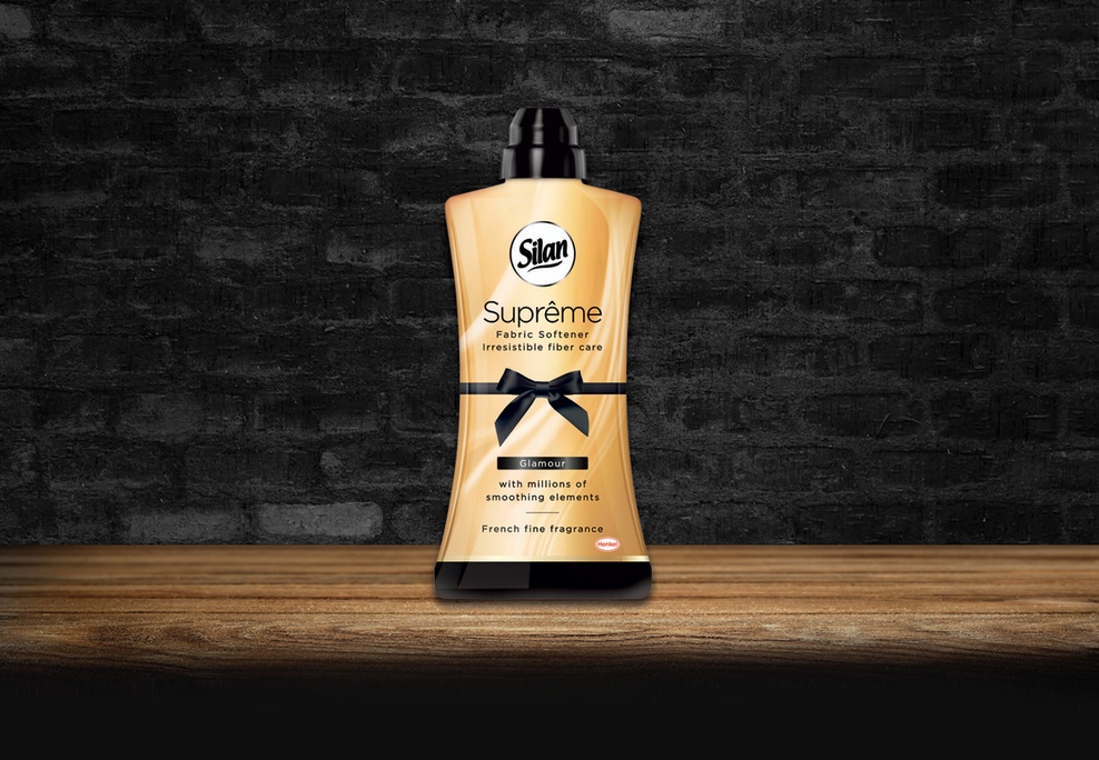 Zanimivo je sicer, da slovenski trg široke potrošnje vsako leto preplavi med 15 in 20 tisoč novih, izboljšanih ali spremenjenih izdelkov, a se po nekaterih podatkih iz prodaje v prvem letu umakne kar 80 % teh. To je le še eden od dokazov, da izdelki danes le s težavo prepričajo potrošnike, prav zato številna podjetja veliko svojega časa in truda namenjajo novostim in sledenju trendov. Z inovacijami in izboljšavami pa se z roko v roki sprehajajo tudi marketinški prijemi, ki vedno znova iščejo nove kreativne pristope k predajanju sporočila določenega podjetja. Letos je pečat prejelo 24 izdelkov v 24 kategorijah iz sektorja hitre potrošnje, ki zaobjema kategorije od hrane, pijače do izdelkov za osebno nego, gospodinjskih pripomočkov, izdelkov za gospodinjstvo ... Izdelke vam predstavljamo v nadaljevanju.