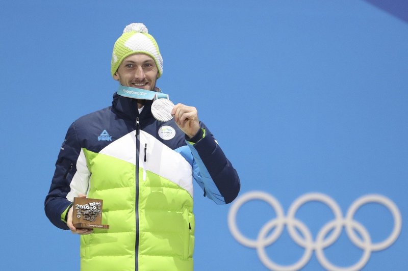 Čigave so medalje olimpijskih športnikov, če jih tako kot Jakov Fak osvajajo pod drugo zastavo? (foto: profimedia)