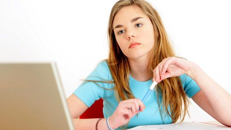 Nova študija razkriva, da je YouTube otrokom večja motnja pri domačih nalogah kot televizija