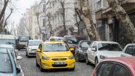 Turškemu taksistu grozi zapor zaradi namerne predolge vožnje