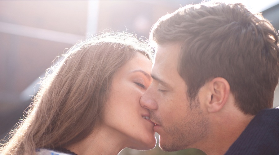 Zaljubljeno gregorjevo z novim zapeljivim Labellinom (foto: Labello Promo)