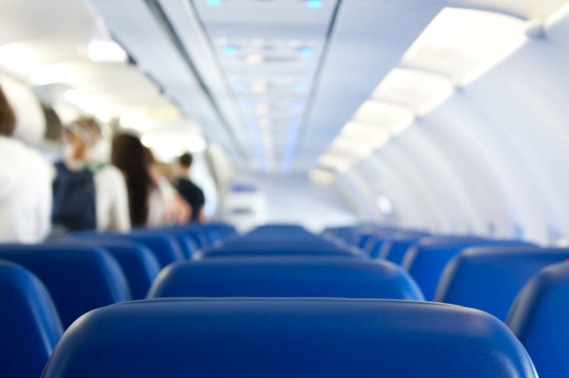 Ali veste, zakaj so sedeži na letalih največkrat modre barve? (foto: Profimedia)