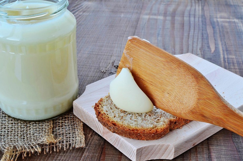 Strokovnjaki za prehrano trdijo, da je svinjska mast bolj zdrava od masla (foto: profimedia)