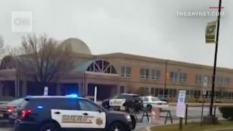 Na šoli v Marylandu v streljanju dva ranjena, strelec umrl