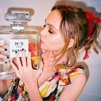 Chanel No.5 je najznamenitejši parfum na svetu, za njegovim imenom pa se skriva zanimiva zgodba